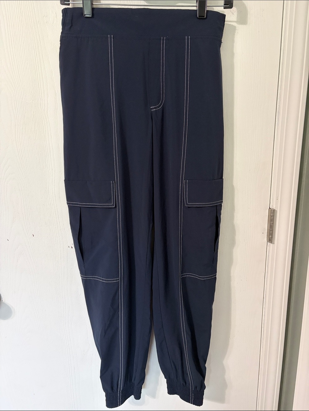 NWOT Athleta Chelsea Utility Joggers Navy Women’s Contrast Stitching Size 0 - Picture 3 of 11